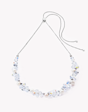 Dompel jezelf onder in de magische wereld van onze nieuwe versie van de populaire Dancing Crystals - een fascinerende combinatie van sprankelende kristallen en subtiel glinsterende zoetwaterparels. Perfect voor speciale gelegenheden of om een vleugje glamour toe te voegen aan je dagelijkse look.